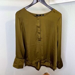 Giuliana long sleeve high low shirt in olive green L